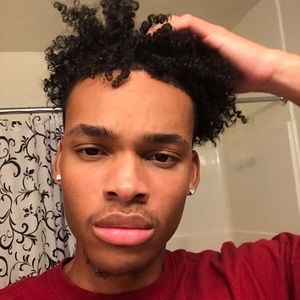 Meet your Posher, Devonte